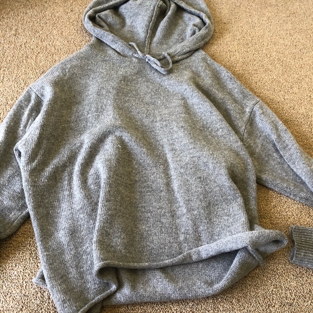 Brandy Melville grey sweater - Picture 2 of 4
